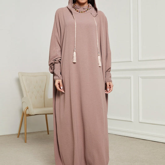 Weit geschnittener Damenkaftan mit langen Ärmeln und einer Kopfbedeckung für Frauen